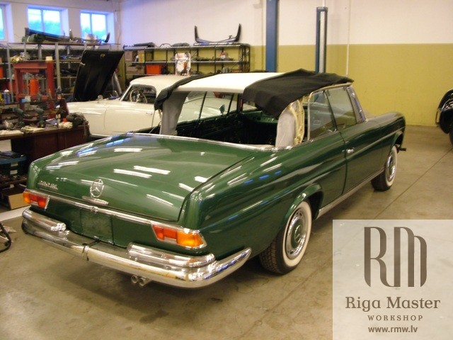 MercedesBenz 280SE cabriolet roof Internal cladding is important for this